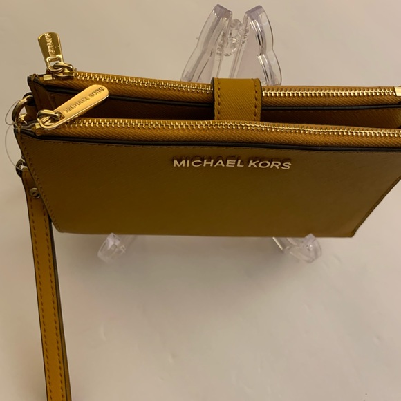 🎉SALE🎉 Michael Kors Jet Set Travel Leather Large Double Zip Wristlet Wallet - Picture 2 of 10